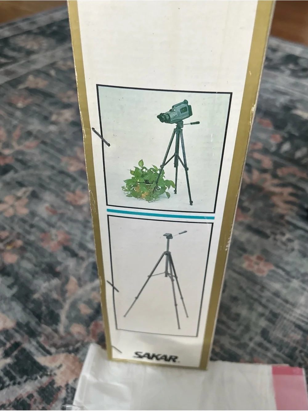 The Sak TR-2L Photo/Video Tripod — Gold and White